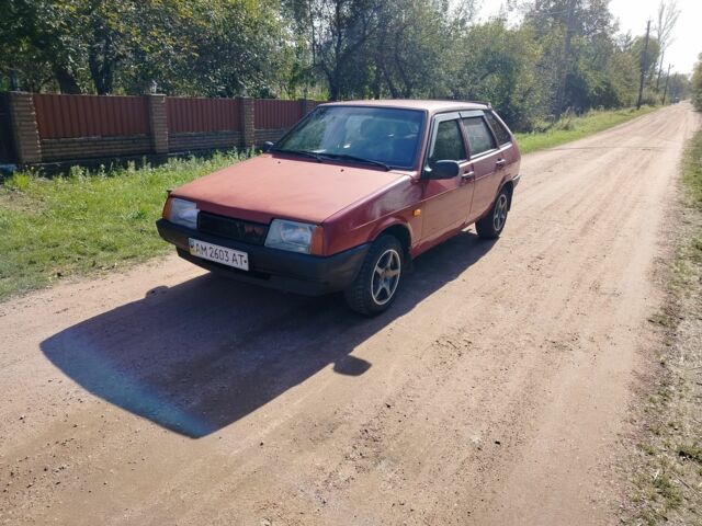Красный ВАЗ 2109, объемом двигателя 1.5 л и пробегом 250 тыс. км за 1100 $, фото 1 на Automoto.ua