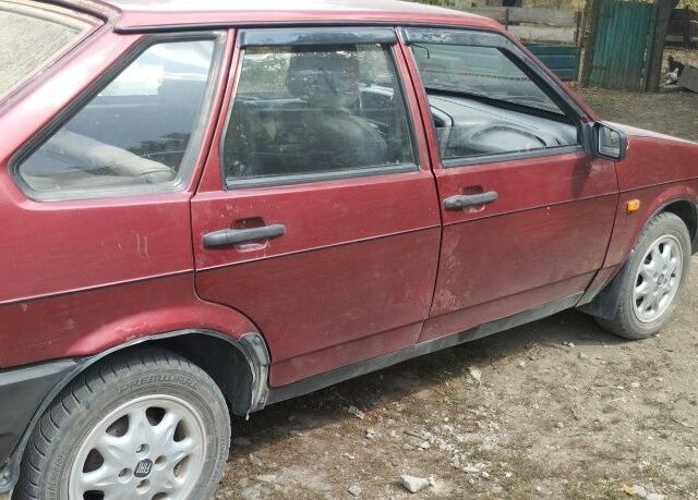 Красный ВАЗ 2109, объемом двигателя 1.5 л и пробегом 400 тыс. км за 850 $, фото 1 на Automoto.ua