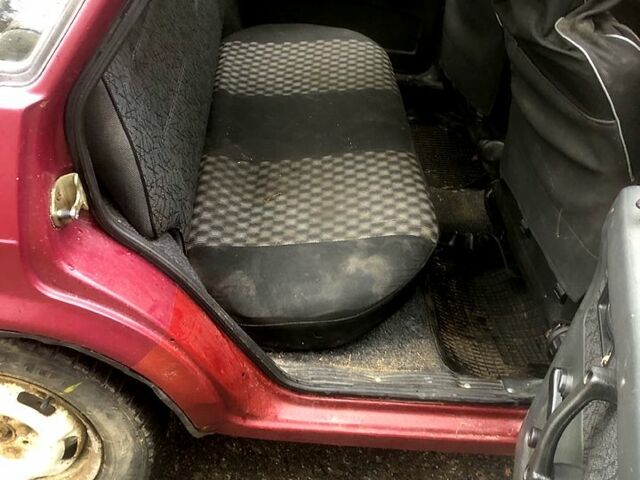 Красный ВАЗ 2109, объемом двигателя 1.5 л и пробегом 300 тыс. км за 600 $, фото 5 на Automoto.ua