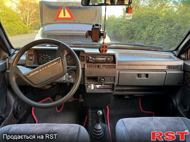 Красный ВАЗ 2109, объемом двигателя 1.5 л и пробегом 300 тыс. км за 1399 $, фото 4 на Automoto.ua