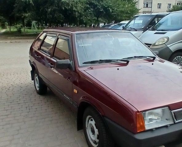 Красный ВАЗ 2109, объемом двигателя 1.5 л и пробегом 102 тыс. км за 2499 $, фото 1 на Automoto.ua