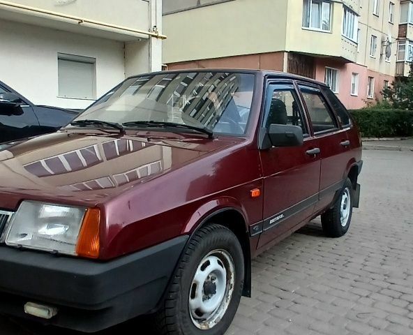 Красный ВАЗ 2109, объемом двигателя 1.5 л и пробегом 102 тыс. км за 2499 $, фото 2 на Automoto.ua