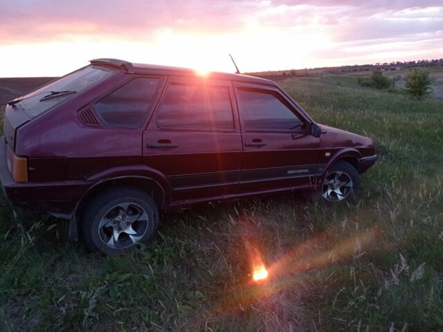 Красный ВАЗ 2109, объемом двигателя 1 л и пробегом 74 тыс. км за 1141 $, фото 1 на Automoto.ua