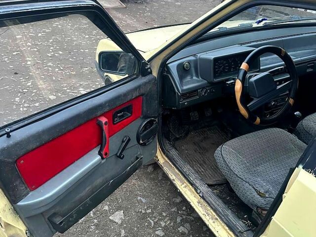 Желтый ВАЗ 2109, объемом двигателя 1.3 л и пробегом 500 тыс. км за 1100 $, фото 1 на Automoto.ua
