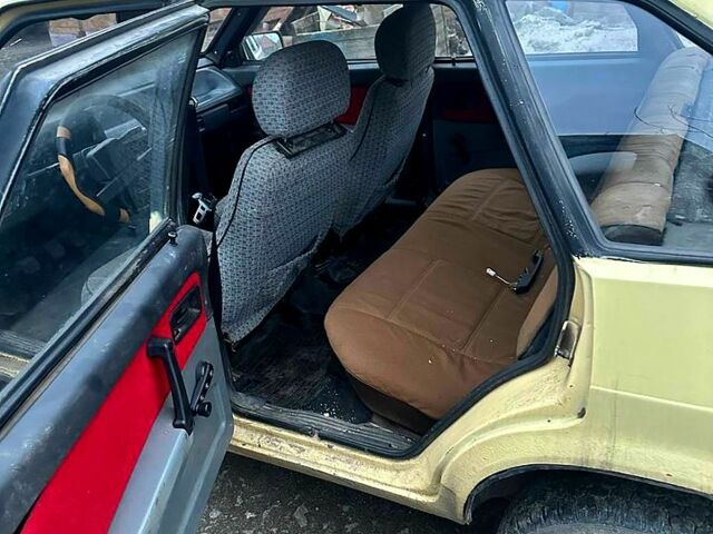 Желтый ВАЗ 2109, объемом двигателя 1.3 л и пробегом 500 тыс. км за 1100 $, фото 4 на Automoto.ua