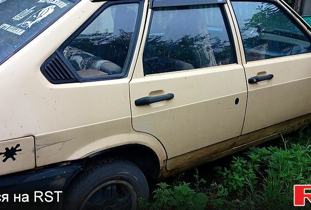 Желтый ВАЗ 2109, объемом двигателя 1.3 л и пробегом 190 тыс. км за 500 $, фото 2 на Automoto.ua