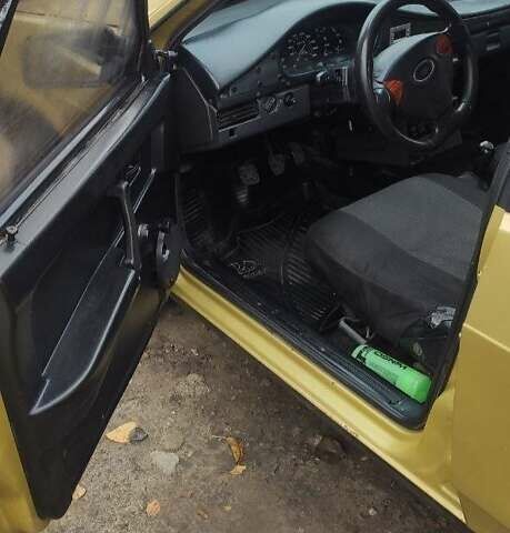 Желтый ВАЗ 2109, объемом двигателя 1.29 л и пробегом 500 тыс. км за 1200 $, фото 1 на Automoto.ua