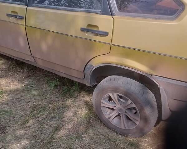 Желтый ВАЗ 2109, объемом двигателя 1.3 л и пробегом 960 тыс. км за 1200 $, фото 4 на Automoto.ua