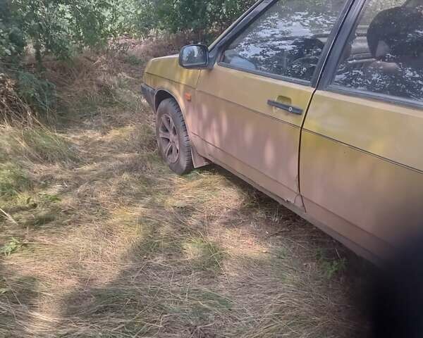 Желтый ВАЗ 2109, объемом двигателя 1.3 л и пробегом 960 тыс. км за 1200 $, фото 3 на Automoto.ua