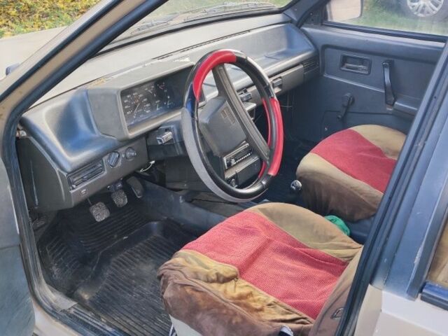 Желтый ВАЗ 2109, объемом двигателя 0 л и пробегом 250 тыс. км за 900 $, фото 4 на Automoto.ua