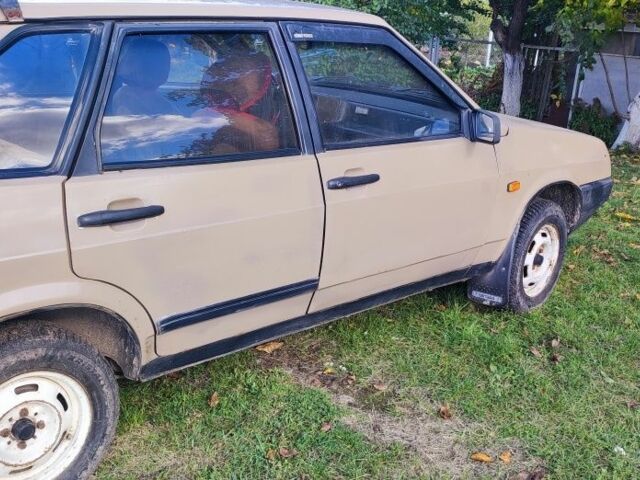 Желтый ВАЗ 2109, объемом двигателя 0 л и пробегом 250 тыс. км за 900 $, фото 1 на Automoto.ua