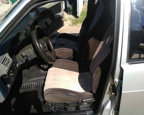 Сірий ВАЗ 2109, об'ємом двигуна 1.5 л та пробігом 178 тис. км за 1999 $, фото 8 на Automoto.ua