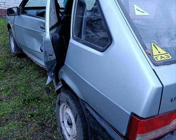 Серый ВАЗ 2109, объемом двигателя 1.6 л и пробегом 210 тыс. км за 700 $, фото 3 на Automoto.ua