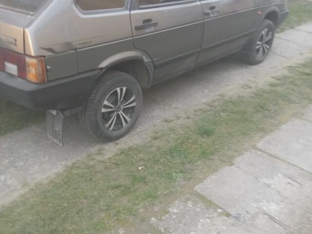 Серый ВАЗ 2109, объемом двигателя 0 л и пробегом 150 тыс. км за 850 $, фото 5 на Automoto.ua