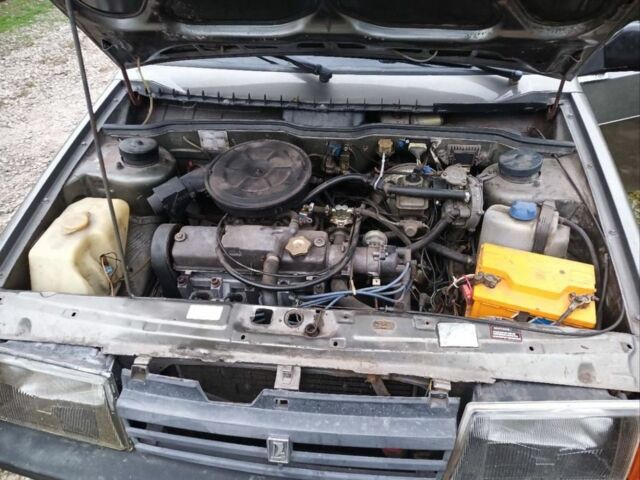 Серый ВАЗ 2109, объемом двигателя 1.5 л и пробегом 300 тыс. км за 1599 $, фото 6 на Automoto.ua