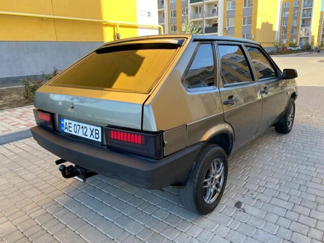 ВАЗ 2109 2001 в Одессе на Automoto.ua Серый ВАЗ 2109, объемом двигателя 1.5 л и пробегом 200 тыс. км за 1950 $, фото 5 на Automoto.ua