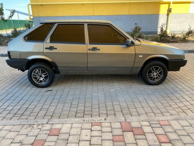 ВАЗ 2109 2001 в Одессе на Automoto.ua Серый ВАЗ 2109, объемом двигателя 1.5 л и пробегом 200 тыс. км за 1950 $, фото 4 на Automoto.ua