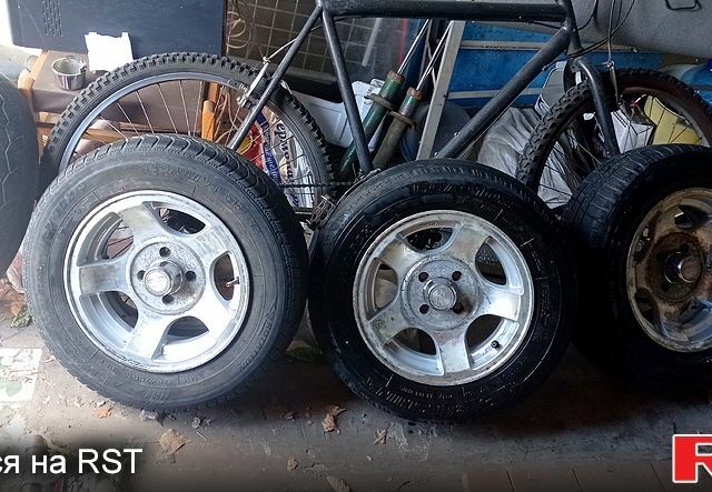 Серый ВАЗ 2109, объемом двигателя 1.5 л и пробегом 300 тыс. км за 1000 $, фото 4 на Automoto.ua