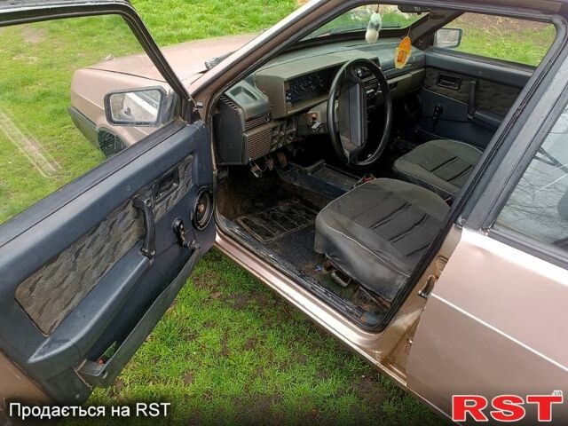 Серый ВАЗ 2109, объемом двигателя 1.5 л и пробегом 250 тыс. км за 950 $, фото 2 на Automoto.ua