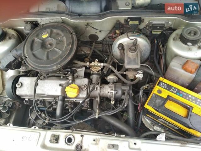 Сірий ВАЗ 2109, об'ємом двигуна 1.5 л та пробігом 280 тис. км за 2000 $, фото 1 на Automoto.ua
