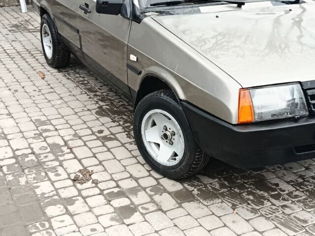 Серый ВАЗ 2109, объемом двигателя 1.5 л и пробегом 280 тыс. км за 1600 $, фото 1 на Automoto.ua