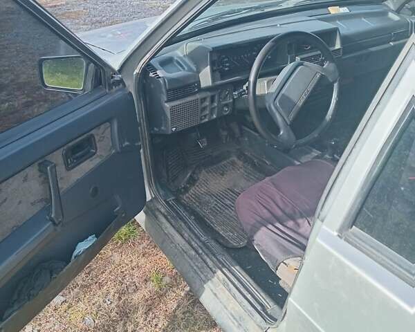 ВАЗ 2109 2003 в Мукачеве на Automoto.ua Серый ВАЗ 2109, объемом двигателя 1.5 л и пробегом 300 тыс. км за 850 $, фото 4 на Automoto.ua