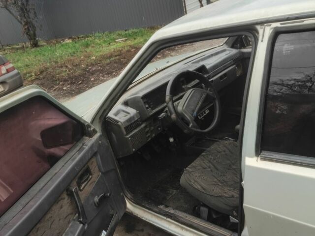 Серый ВАЗ 2109, объемом двигателя 1.5 л и пробегом 200 тыс. км за 381 $, фото 2 на Automoto.ua