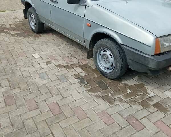 Серый ВАЗ 2109, объемом двигателя 1.5 л и пробегом 220 тыс. км за 999 $, фото 1 на Automoto.ua