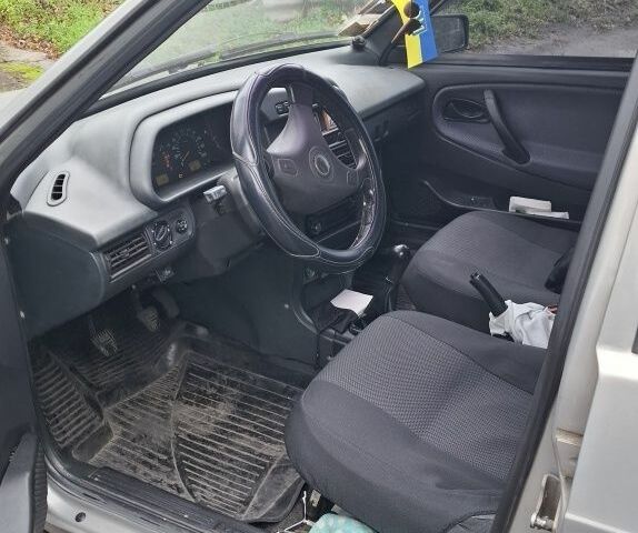 Серый ВАЗ 2109, объемом двигателя 1.6 л и пробегом 235 тыс. км за 2371 $, фото 5 на Automoto.ua