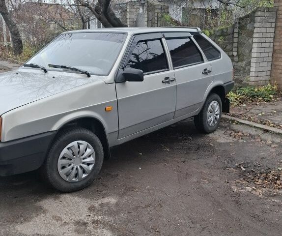 Серый ВАЗ 2109, объемом двигателя 1.6 л и пробегом 235 тыс. км за 2371 $, фото 2 на Automoto.ua