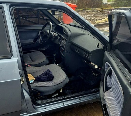 Серый ВАЗ 2109, объемом двигателя 1.6 л и пробегом 191 тыс. км за 2600 $, фото 3 на Automoto.ua