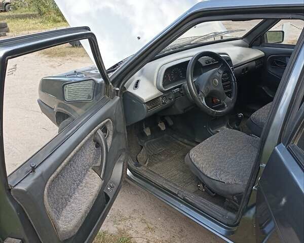 Серый ВАЗ 2109, объемом двигателя 1.6 л и пробегом 197 тыс. км за 2500 $, фото 3 на Automoto.ua