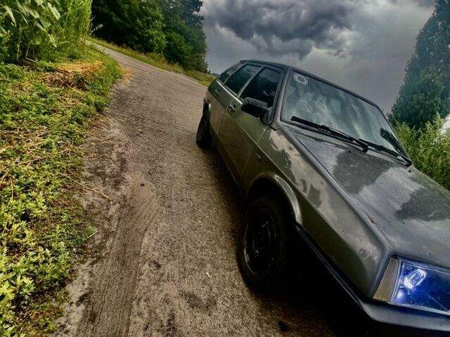 Серый ВАЗ 2109, объемом двигателя 1.5 л и пробегом 270 тыс. км за 1000 $, фото 4 на Automoto.ua