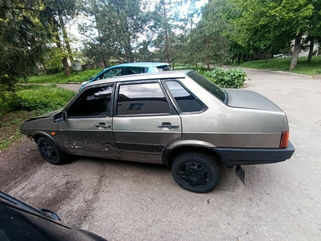 Серый ВАЗ 2109, объемом двигателя 1 л и пробегом 200 тыс. км за 600 $, фото 1 на Automoto.ua