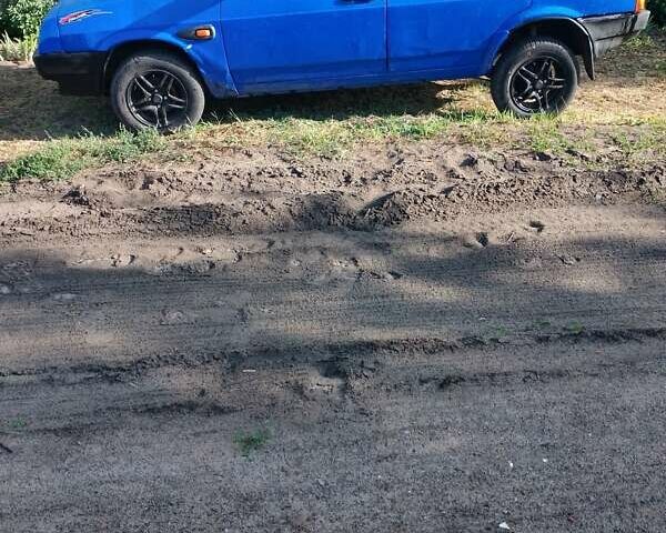 Синий ВАЗ 2109, объемом двигателя 1.3 л и пробегом 210 тыс. км за 1100 $, фото 2 на Automoto.ua