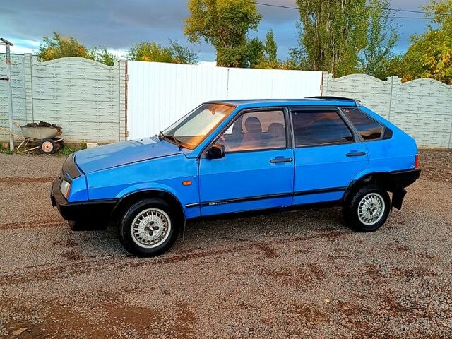 Синий ВАЗ 2109, объемом двигателя 1.3 л и пробегом 310 тыс. км за 999 $, фото 5 на Automoto.ua