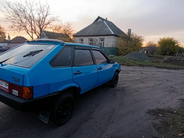 Синий ВАЗ 2109, объемом двигателя 2 л и пробегом 111 тыс. км за 950 $, фото 3 на Automoto.ua