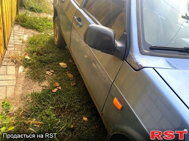 Синий ВАЗ 2109, объемом двигателя 1.5 л и пробегом 200 тыс. км за 1100 $, фото 3 на Automoto.ua