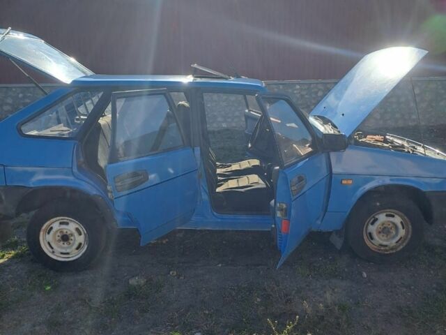 ВАЗ 2109 1992 у Збараже на Automoto.ua Синій ВАЗ 2109, об'ємом двигуна 1.3 л та пробігом 250 тис. км за 1000 $, фото 4 на Automoto.ua