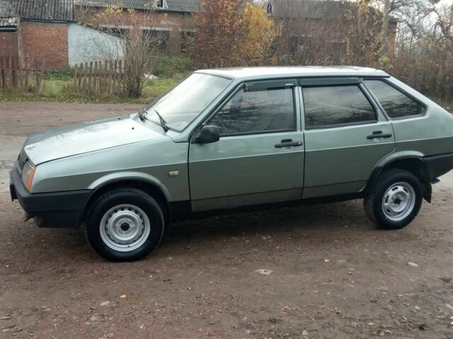 Зеленый ВАЗ 2109, объемом двигателя 1.3 л и пробегом 330 тыс. км за 566 $, фото 3 на Automoto.ua