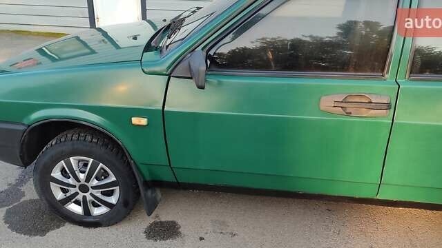 Зеленый ВАЗ 2109, объемом двигателя 1.5 л и пробегом 310 тыс. км за 1600 $, фото 2 на Automoto.ua