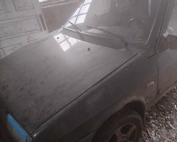 Зеленый ВАЗ 2109, объемом двигателя 1.5 л и пробегом 300 тыс. км за 500 $, фото 2 на Automoto.ua