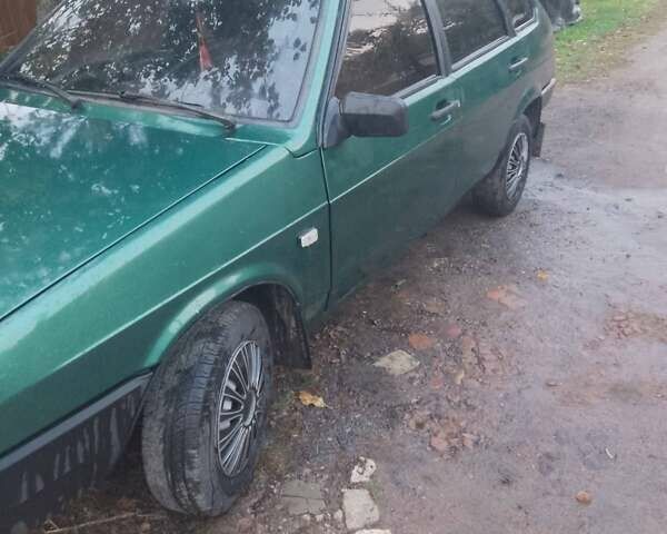 Зеленый ВАЗ 2109, объемом двигателя 1.5 л и пробегом 240 тыс. км за 1200 $, фото 1 на Automoto.ua