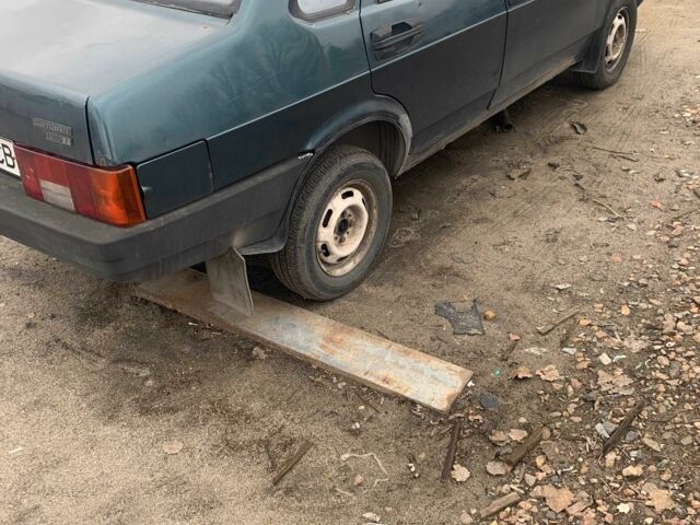 Зеленый ВАЗ 2109, объемом двигателя 1.5 л и пробегом 300 тыс. км за 800 $, фото 2 на Automoto.ua