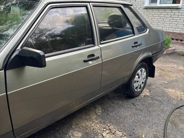 Зеленый ВАЗ 2109, объемом двигателя 1.5 л и пробегом 300 тыс. км за 1649 $, фото 5 на Automoto.ua