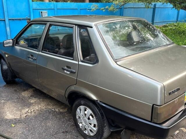 Зеленый ВАЗ 2109, объемом двигателя 1.5 л и пробегом 300 тыс. км за 1649 $, фото 3 на Automoto.ua