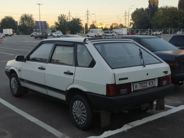 Белый ВАЗ 21093, объемом двигателя 1.5 л и пробегом 300 тыс. км за 999 $, фото 2 на Automoto.ua