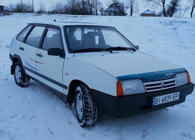 Белый ВАЗ 21093, объемом двигателя 1.5 л и пробегом 160 тыс. км за 1100 $, фото 2 на Automoto.ua