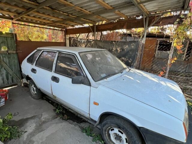 Белый ВАЗ 21093, объемом двигателя 1.5 л и пробегом 300 тыс. км за 790 $, фото 2 на Automoto.ua