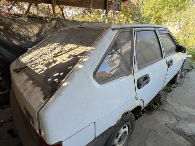 Белый ВАЗ 21093, объемом двигателя 1.5 л и пробегом 300 тыс. км за 790 $, фото 4 на Automoto.ua